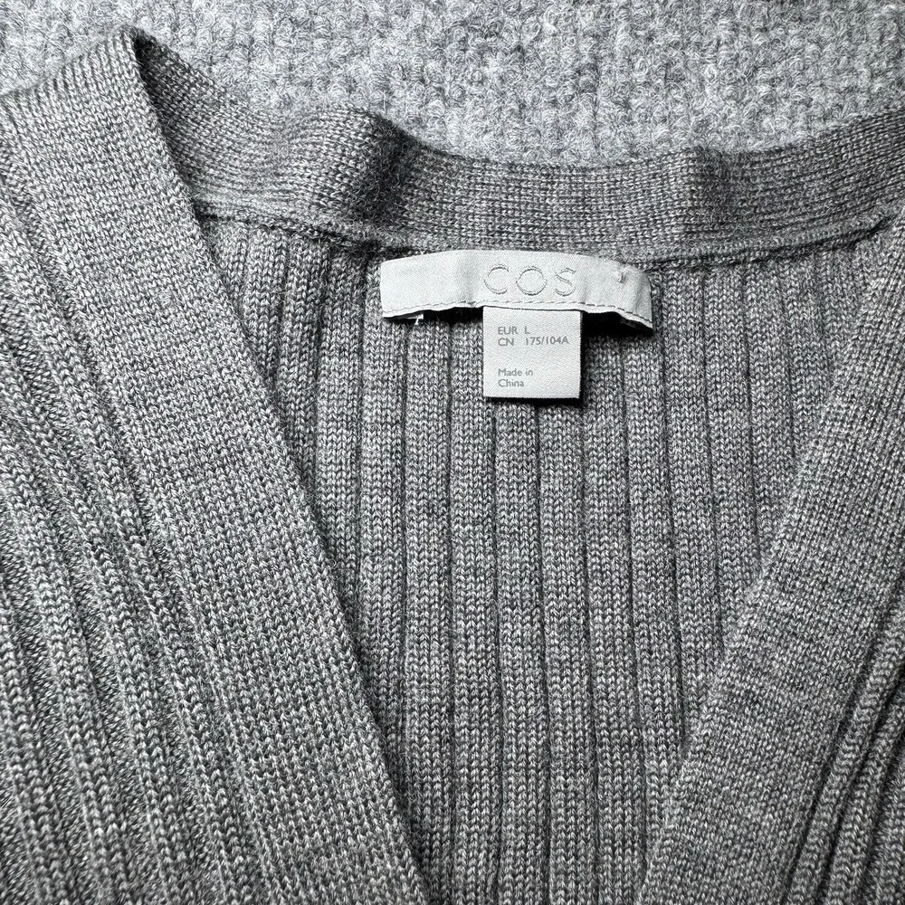 COS 100% Wool Button Up Cardigan Sweater Gray Minimalist Capsule Womens Size L - Picture 4 of 12